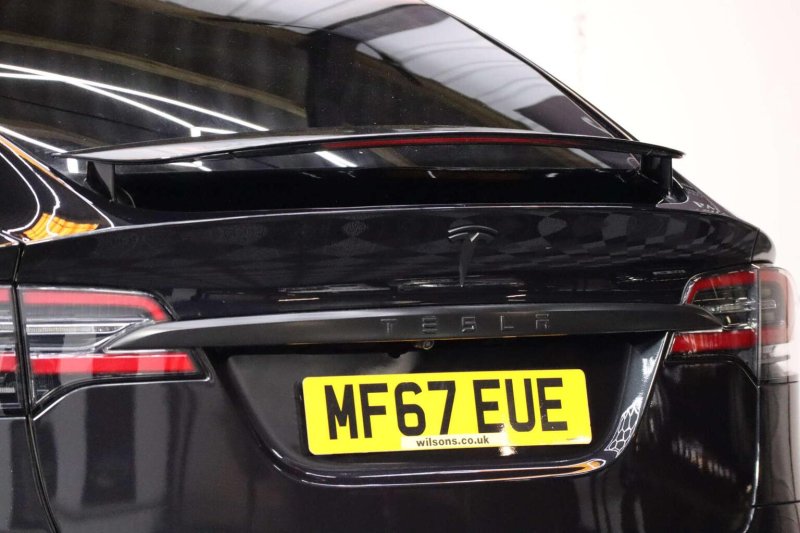 TESLA MODEL X