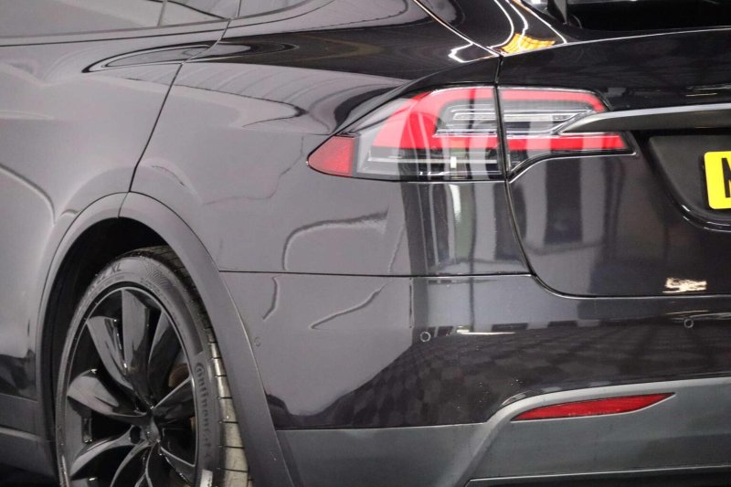 TESLA MODEL X