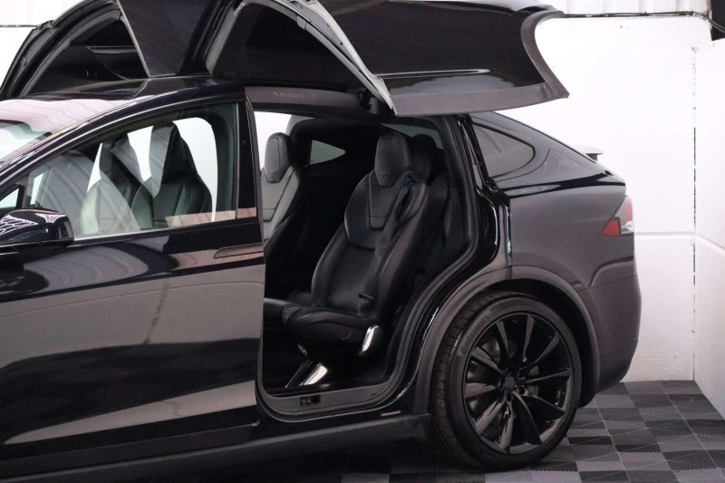 TESLA MODEL X