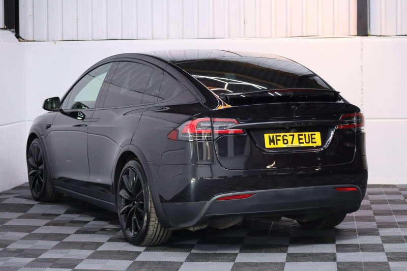 TESLA MODEL X