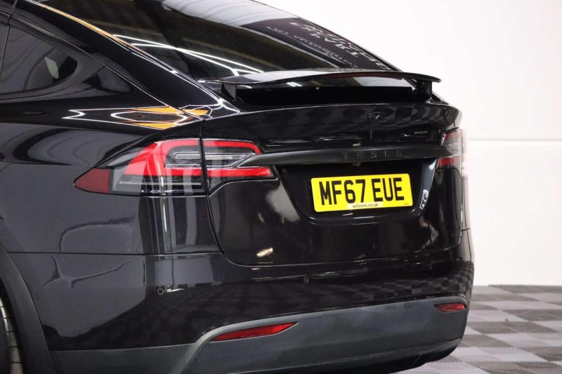 TESLA MODEL X