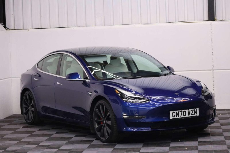 TESLA MODEL 3