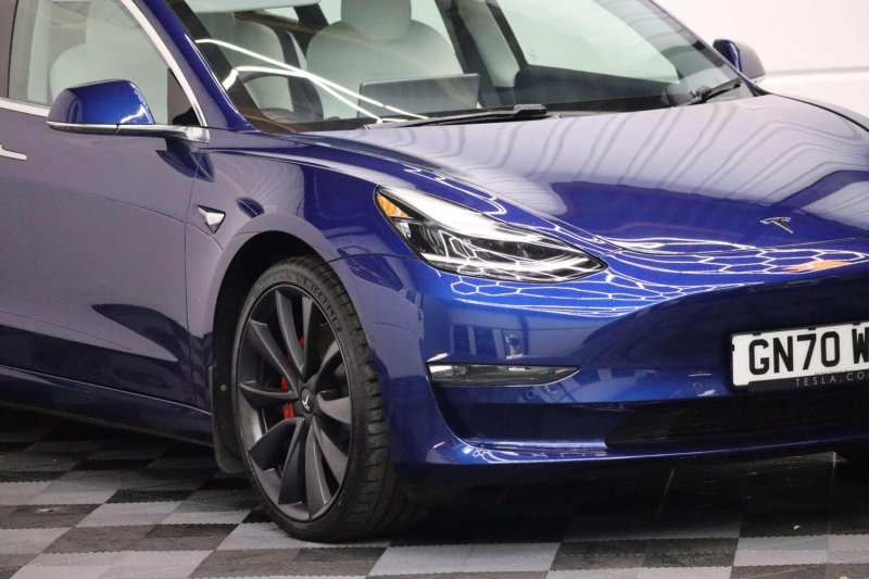 TESLA MODEL 3