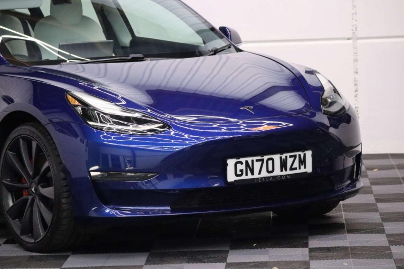TESLA MODEL 3